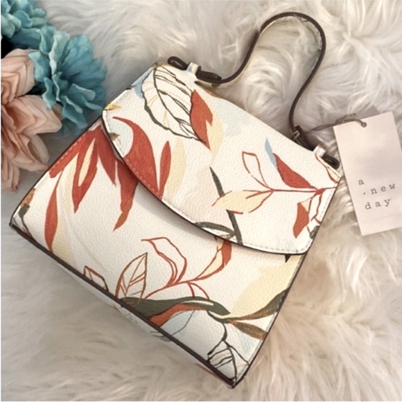 Floral Crossbody Convertible Small Arm Bag 
With Detachable Crossbody Strap NEW! - Picture 1 of 4